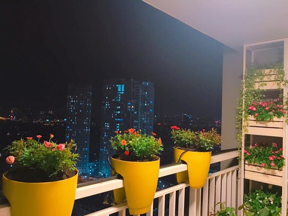 Chốn đi về sang trọng, đáng mơ ước của 4 Hoa hậu Việt đình đám - 9 Đây là nơi cô thường ngồi thư giãn, ngắm nhìn khung cảnh thành phố sau những giờ làm việc mệt mỏi.