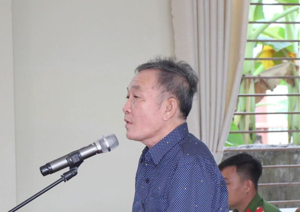 Án tù cho “đại gia nước đá” cầm súng dọa bắn công nhân - 1
Bị cáo Năm tại phiên xử