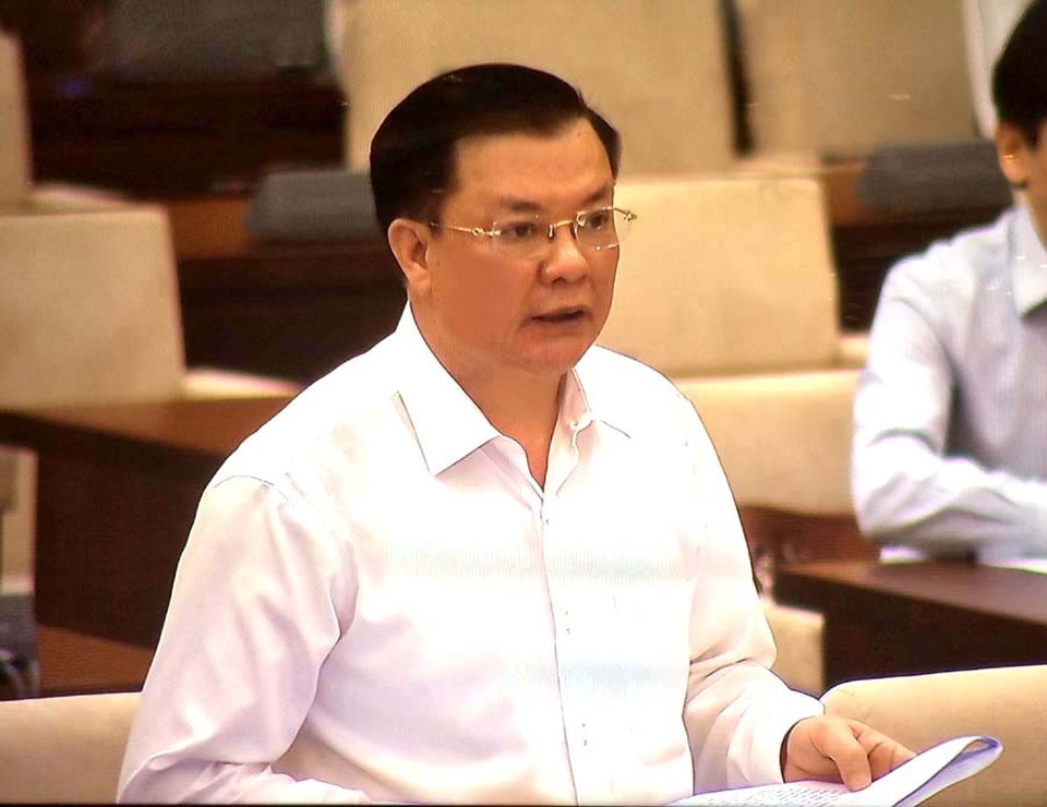 Báo cáo Thủ tướng kiểm điểm lãnh đạo Bộ, ngành, doanh nghiệp “lơ” báo cáo - 2 Bộ trưởng Tài chính Đinh Tiến Dũng cho biết trong ngày sẽ gửi báo cáo tới Thủ tướng yêu cầu kiểm điểm trách nhiệm người lãnh đầu các đơn vị không thực hiện báo cáo việc thực hành tiết kiệm, chống lãng phí