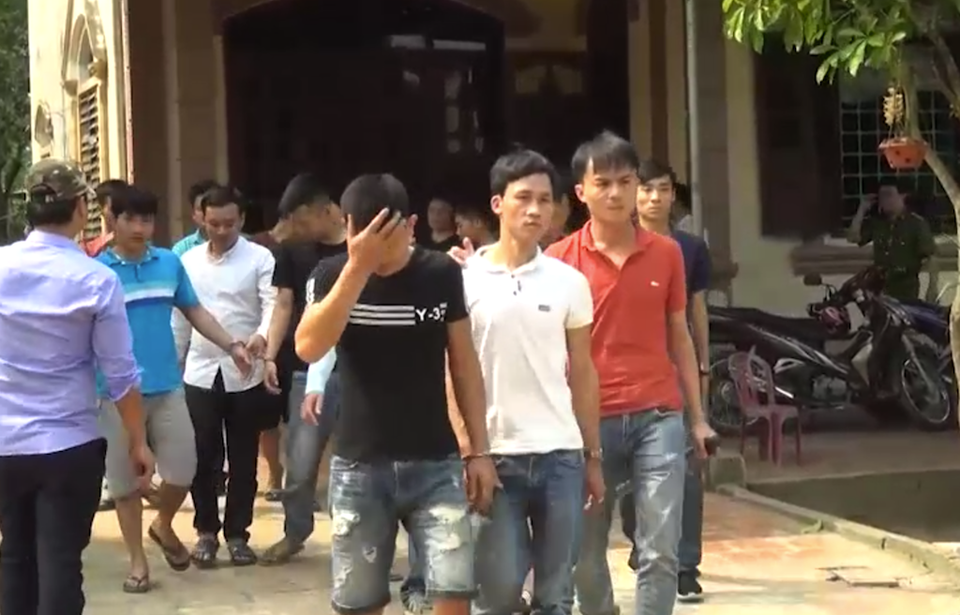 80 công an đánh úp sới gà, bắt gọn 52 đối tượng - 6 80 công an đánh úp sới gà, bắt gọn 52 đối tượng - 6