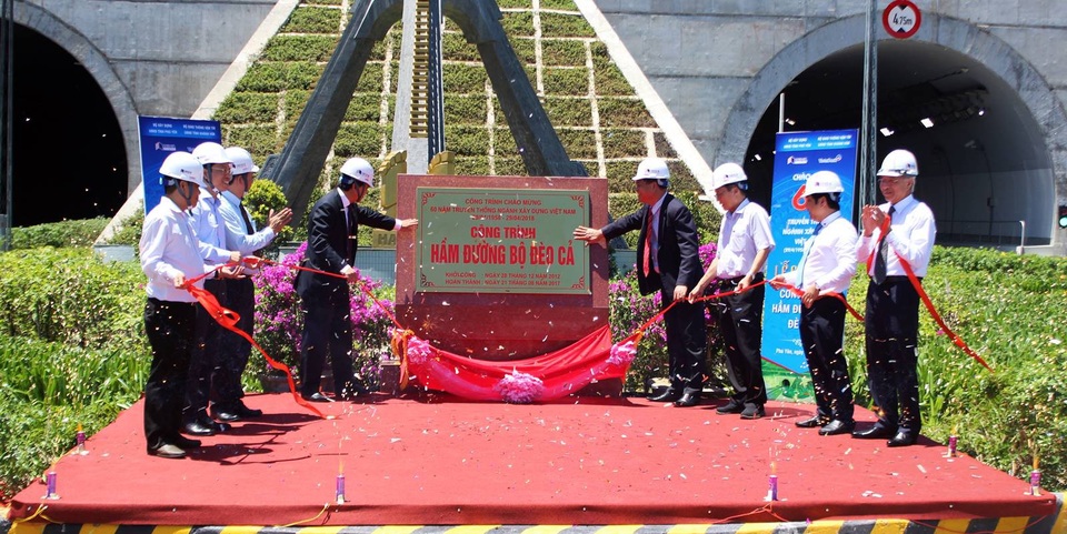 Nghi thức gắn biển tại Hầm đường bộ Đèo Cả