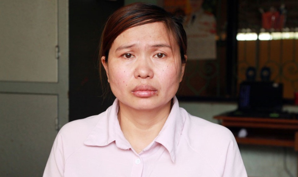 Bị doạ giết, người vợ giằng dao đâm chồng tử vong - 1
Đối tượng Nguyễn Thị Thắm tại cơ quan công an