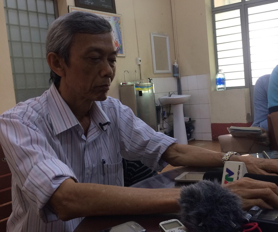 Hiệu trưởng trường Nguyễn Khuyến: Học sinh tự vẫn đạt điểm trung bình 8,9 - 1
Ông Lê Trọng Tín, hiệu trưởng Trường THPT Nguyễn Khuyến (TPHCM) thông tin về sự việc học sinh của trường tự vẫn.