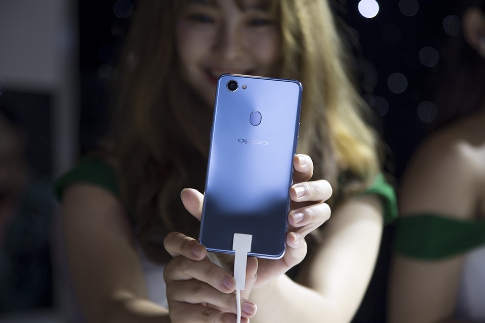 Oppo F7 "tai thỏ" với camera trước 25MP có giá gần 8 triệu đồng tại Việt Nam - 3 Oppo F7 "tai thỏ" với camera trước 25MP có giá gần 8 triệu đồng tại Việt Nam - 3