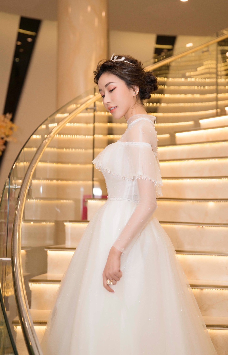 Hoa hậu Lam Cúc được vinh danh “Bông hồng quyền lực 2018” - Ảnh 1. Hoa hậu Lam Cúc được vinh danh “Bông hồng quyền lực 2018” - Ảnh 1.
