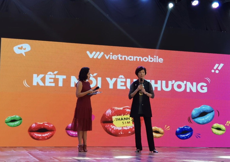 Vietnamobile tặng ưu đãi “khủng” cho khách hàng trong tháng sinh nhật - 1 Bà Elizabete Fong, Tổng giám đốc Vietnamobile phát biển nhân sự kiện tri ân khách hàng tại Hòa Bình ngày 05/04