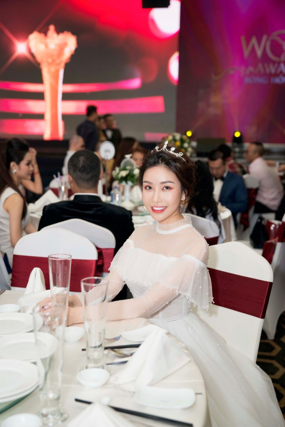 Hoa hậu Lam Cúc được vinh danh “Bông hồng quyền lực 2018” - Ảnh 3. Hoa hậu Lam Cúc được vinh danh “Bông hồng quyền lực 2018” - Ảnh 3.