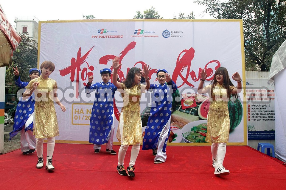 Toàn cảnh tọa đàm: “Học gì để không thất nghiệp” - 10 Ngoài thời gian học tập trên lớp, sinh viên Cao đẳng thực hành FTP Polytechnic còn được tham gia các hoạt động tập thể, hoạt động thể thao và thiện nguyện để vui chơi giải trí và tăng tình đoàn kết.