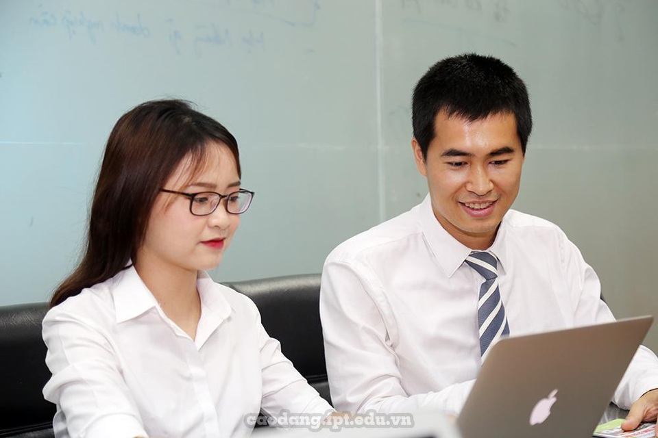 Toàn cảnh tọa đàm: “Học gì để không thất nghiệp” - 14 Ông Vũ Chí Thành - Giám đốc khối đào tạo Cao đẳng-FPT Polytechnic giải đáp thắc mắc của phụ huynh và thí sinh liên quan đến việc chọn trường, chọn chuyên ngành học.