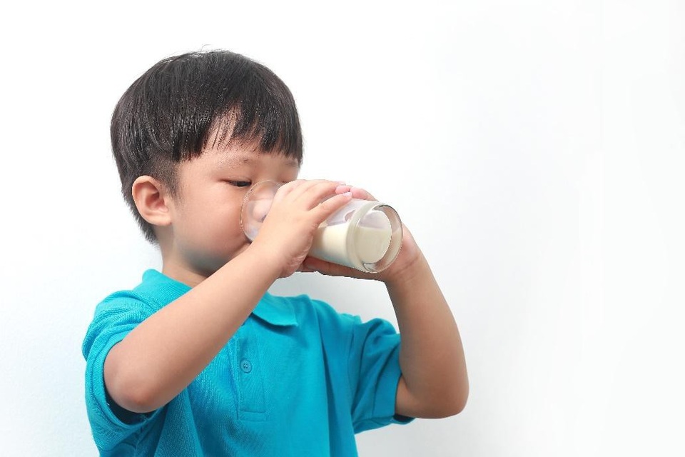 Bổ sung sữa tươi vào bữa ăn hằng ngày sẽ đơn giản hóa nỗi lo của các bậc phụ huynh.