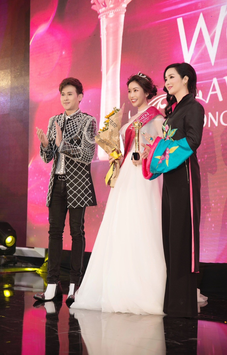 Hoa hậu Lam Cúc được vinh danh “Bông hồng quyền lực 2018” - Ảnh 4. Hoa hậu Lam Cúc được vinh danh “Bông hồng quyền lực 2018” - Ảnh 4.