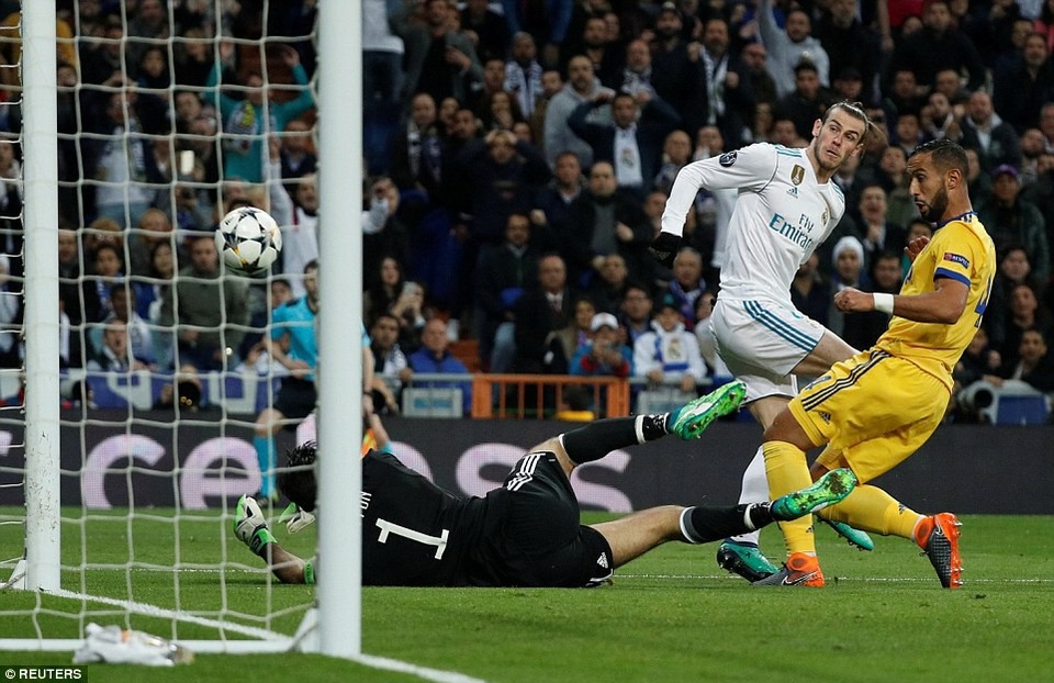 Những khoảnh khắc Real Madrid hút chết trước Juventus tại Bernabeu - 18
Bale chơi đầy nhạt nhòa và anh có 1 tình huống bỏ lỡ cơ hội khi đối mặt Buffon