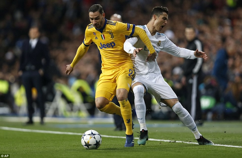 Những khoảnh khắc Real Madrid hút chết trước Juventus tại Bernabeu - 17
Ngôi sao người Bồ Đào Nha không còn những khoảnh khắc chói sáng như ở lượt đi khi bị kèm chặt
