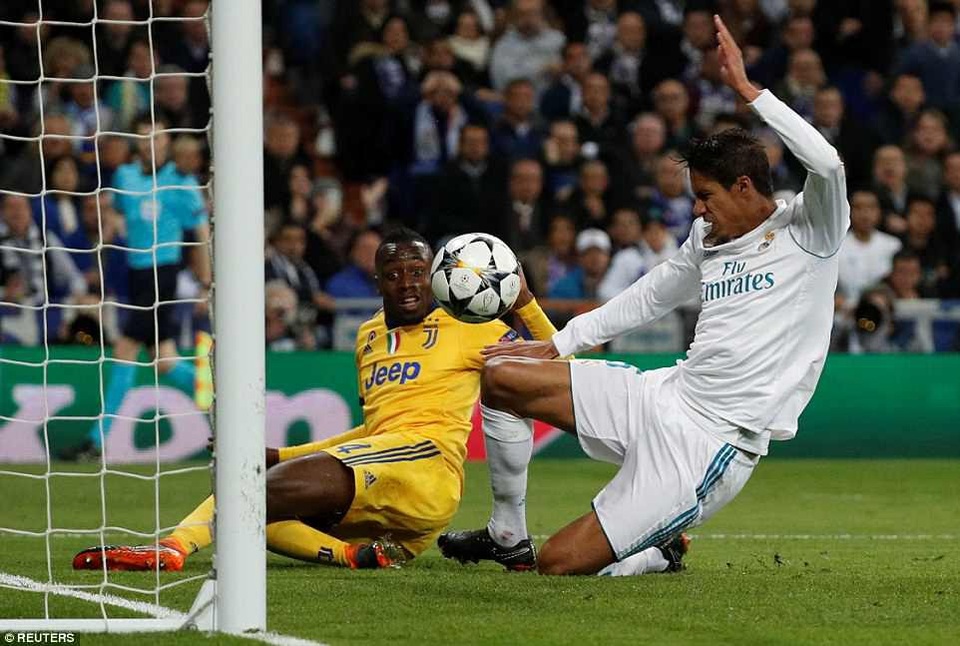 Những khoảnh khắc Real Madrid hút chết trước Juventus tại Bernabeu - 3
Varane đã chơi khá tệ, trong ngày Ramos vắng mặt do chấn thương