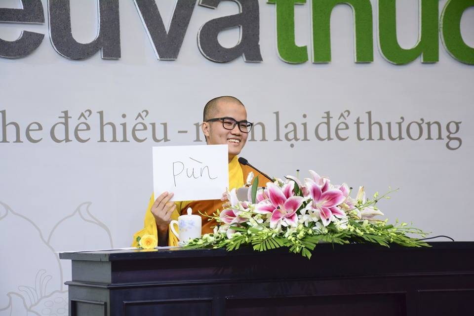 Sư thầy giành học bổng Harvard: “Mọi khó khăn đều là bậc thang dẫn đến đỉnh cao” - 4 Sư thầy dùng ngôn ngữ teen để tạo không khí gần gũi, cởi mở khi giảng dạy cho các bạn trẻ.