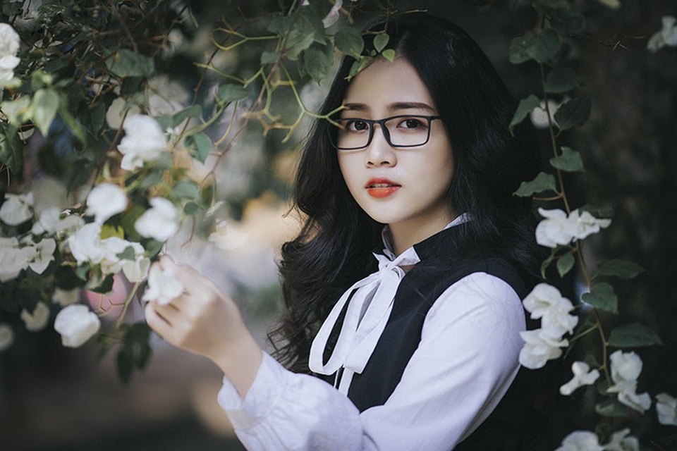 Nữ sinh đeo kính cận "hút hồn" người đối diện - 10 Nữ sinh đeo kính cận "hút hồn" người đối diện - 10