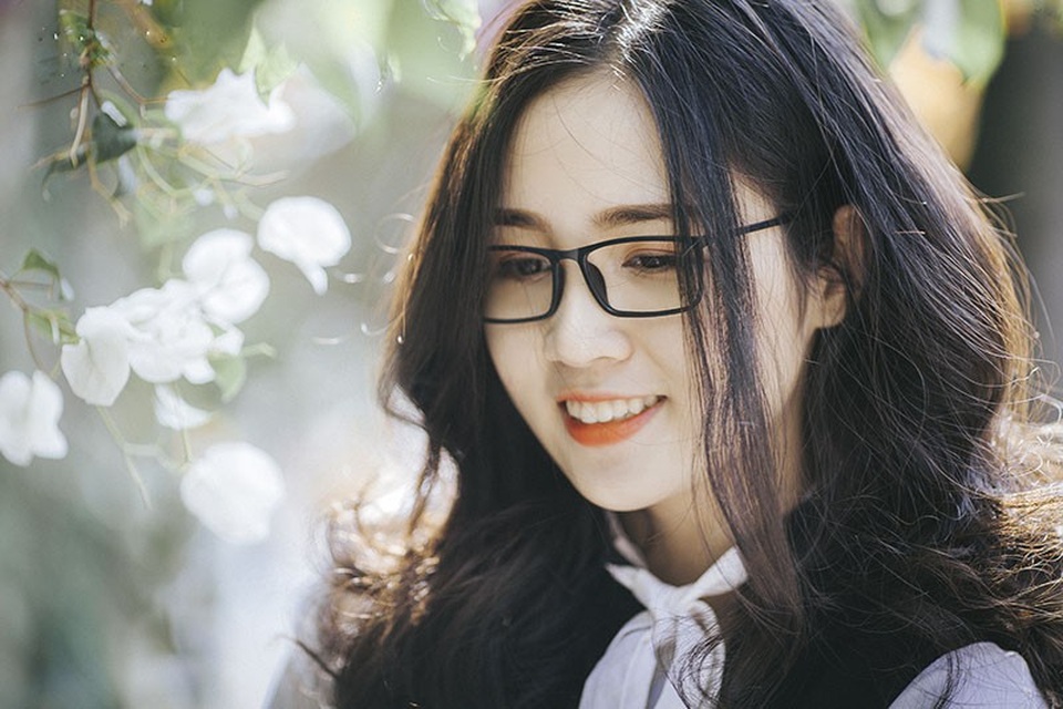 Nữ sinh đeo kính cận "hút hồn" người đối diện - 7 Cùng ngắm nhìn thêm những hình ảnh xinh đẹp của Lê Thị Thảo Huyền.