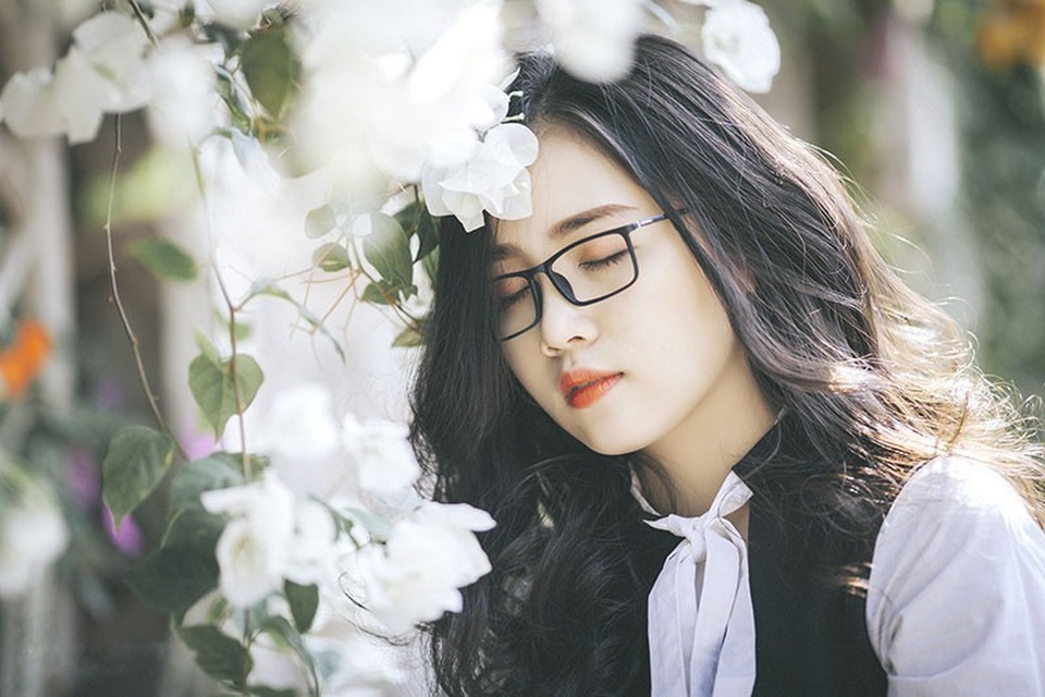 Nữ sinh đeo kính cận "hút hồn" người đối diện - 6 Với Thảo Huyền dù có chuyện gì xảy đến thì tinh thần lạc quan, nụ cười trên môi sẽ giúp cô vượt qua tất cả, đây cũng là quan niệm sống của cô gái 18 tuổi.