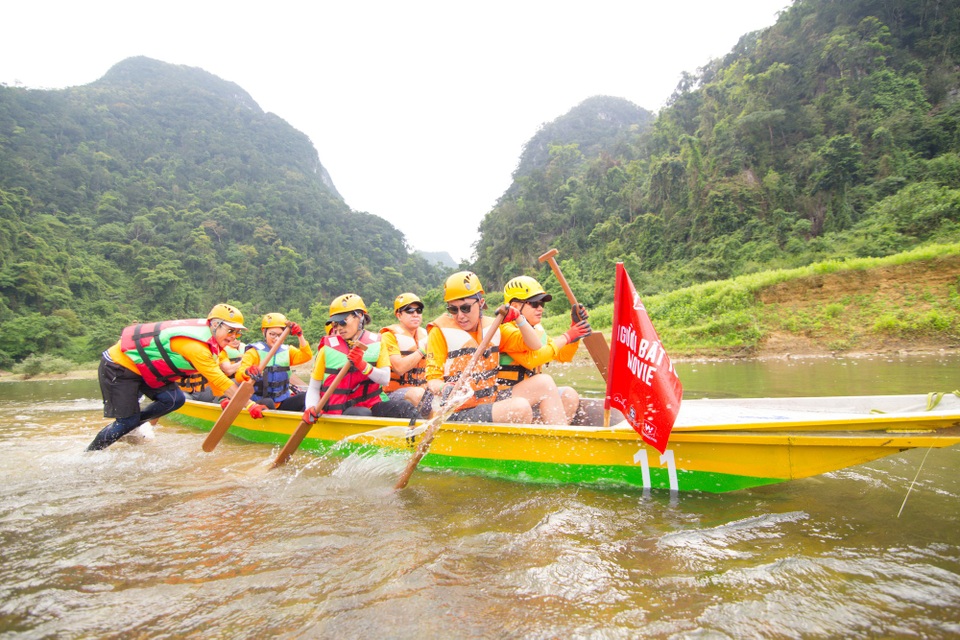 Trong lần trở lại này, Victor Vũ cho biết anh vẫn còn nguyên vẹn những cảm xúc trước vẻ đẹp của Tú Làn, cũng như càng thêm trân trọng công sức, tâm huyết của cả ê kip trong những  ngày quay vất vả tại đây.