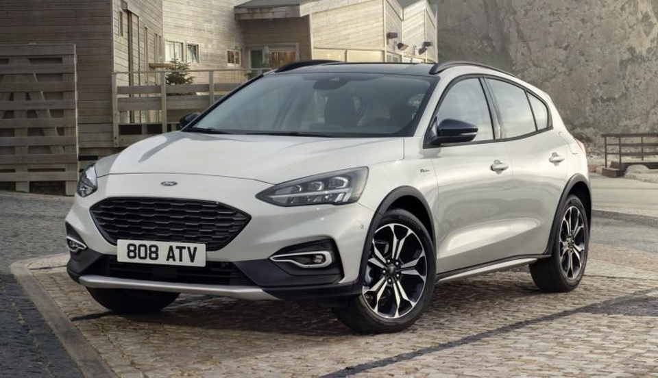 So sánh Ford Focus thế hệ cũ và mới - 2