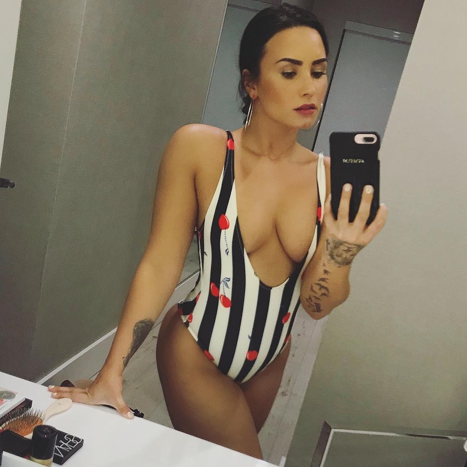 Những hình ảnh "bỏng mắt" của Demi Lovato - 2
Ở tuổi 26, Demi Lovato đang có một sự nghiệp vững chắc đáng ghen tỵ