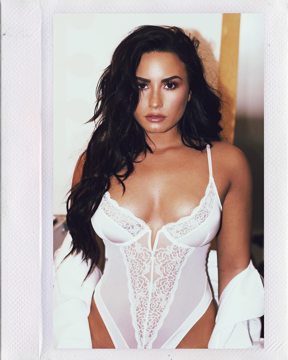Những hình ảnh "bỏng mắt" của Demi Lovato - 3
Cô sở hữu lượng fans khủng và hơn 67 triệu lượt theo dõi trên trang cá nhân Instagram