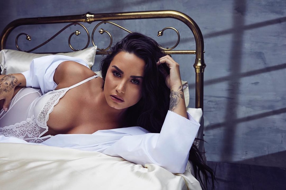 Những hình ảnh "bỏng mắt" của Demi Lovato - 6
Demi Lovato vừa hoàn thành tour diễn Tell Me You Love Me vòng quanh nước Mỹ