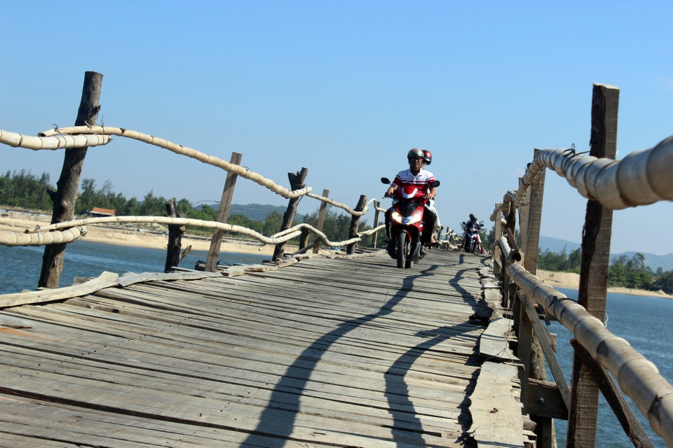 Cây cầu gỗ dài nhất Việt Nam: Điểm đến hấp dẫn tại Phú Yên - 6 Cầu chỉ thiết kế dành cho người đi bộ và xe máy
