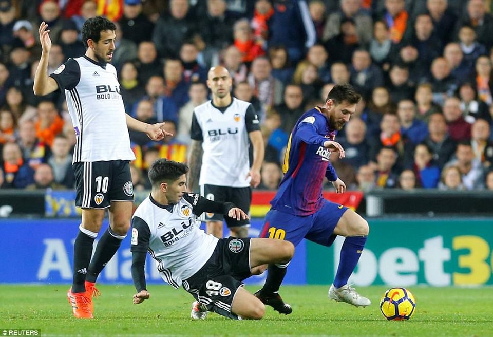 Vượt qua nỗi đau Champions League, Barcelona có thắng nổi Valencia? - 2
Messi đã trải qua những khoảnh khắc đáng buồn ở tứ kết Champions League