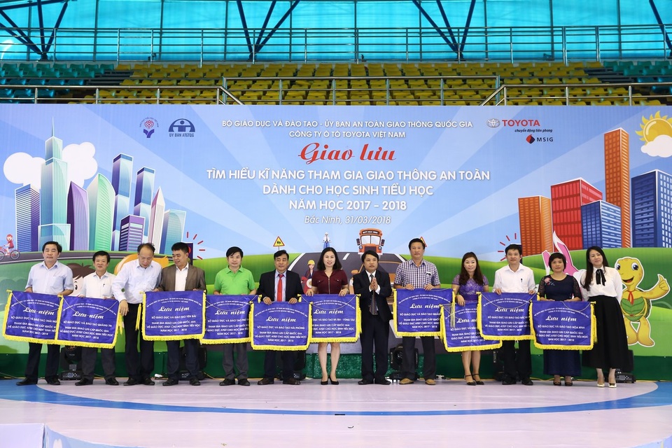Toyota góp phần giáo dục nâng cao ý thức ATGT cho thế hệ trẻ - 3 Toyota góp phần giáo dục nâng cao ý thức ATGT cho thế hệ trẻ - 3