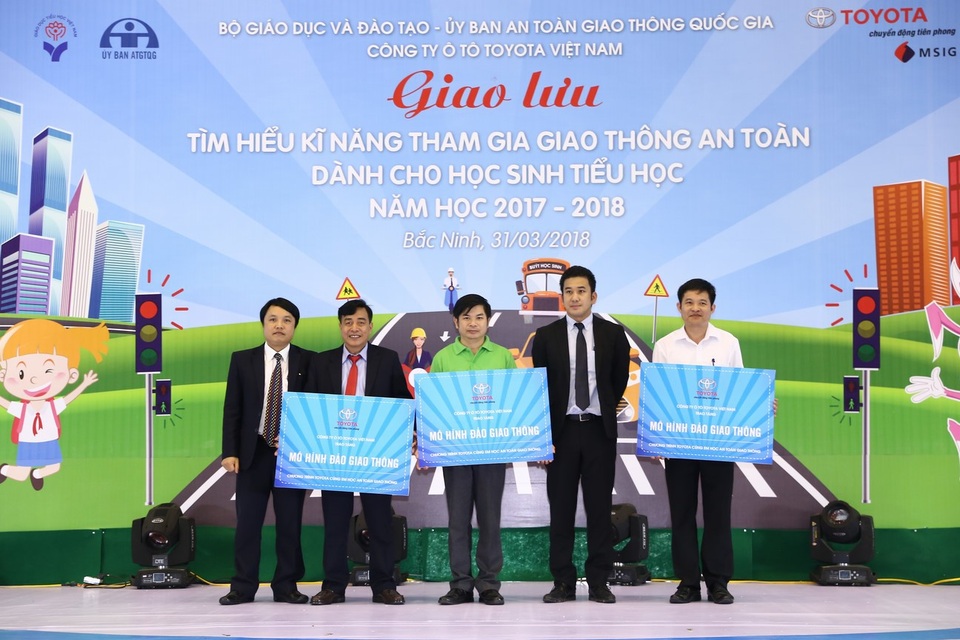 Toyota góp phần giáo dục nâng cao ý thức ATGT cho thế hệ trẻ - 4 Toyota góp phần giáo dục nâng cao ý thức ATGT cho thế hệ trẻ - 4