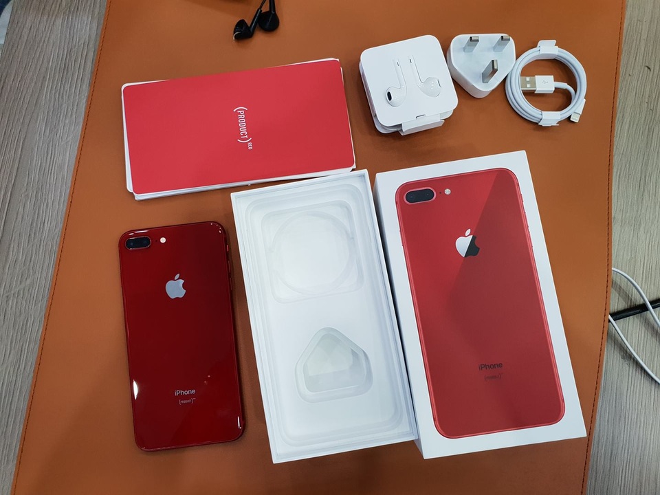 iPhone 8 Plus màu đỏ đầu tiên về Việt Nam, giá 28 triệu đồng - 1 iPhone 8 Plus đầu tiên ở Việt Nam
