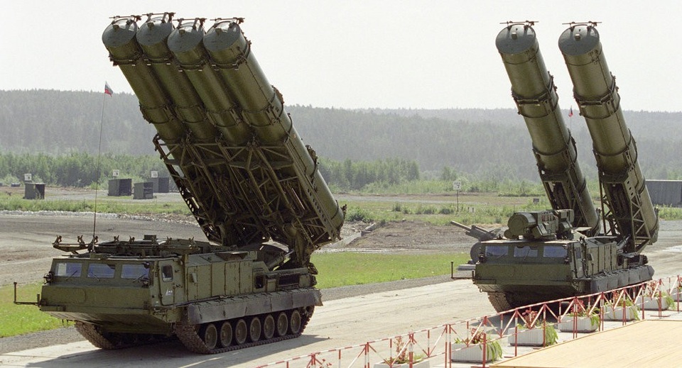 Nga bảo vệ Syria trước nguy cơ tấn công của Mỹ bằng cách nào? - 2 Hệ thống S-300 của Nga (Ảnh: Sputnik)