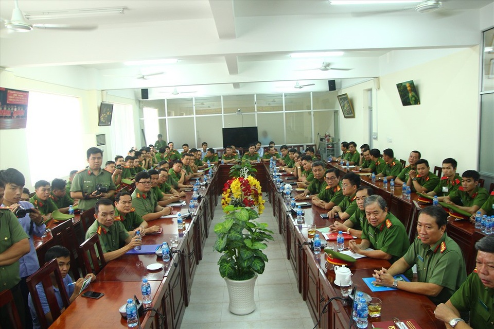 Sẽ mở rộng chuyên án phá đường dây cho vay nặng lãi đến các khu công nghiệp - 2 Sẽ mở rộng chuyên án phá đường dây cho vay nặng lãi đến các khu công nghiệp - 2