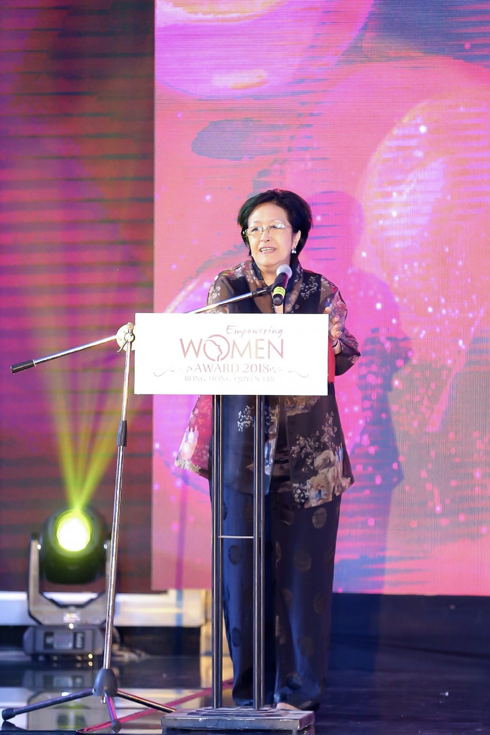 Lễ tôn vinh Bông hồng Quyền lực 2018 - Trang trọng và ý nghĩa - Ảnh 1. Lễ tôn vinh Bông hồng Quyền lực 2018 - Trang trọng và ý nghĩa - Ảnh 1.