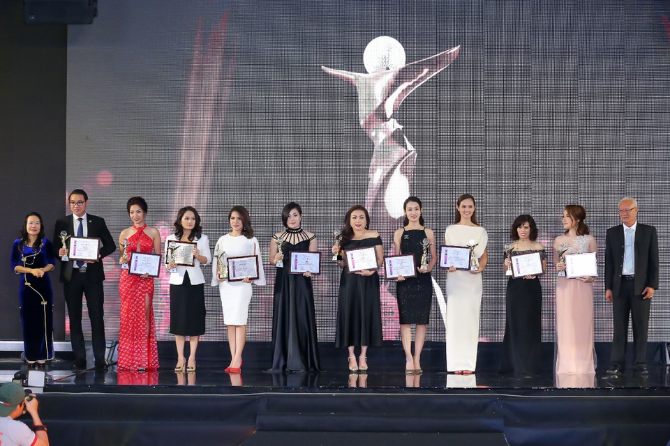 Lễ tôn vinh Bông hồng Quyền lực 2018 - Trang trọng và ý nghĩa - Ảnh 6. Lễ tôn vinh Bông hồng Quyền lực 2018 - Trang trọng và ý nghĩa - Ảnh 6.