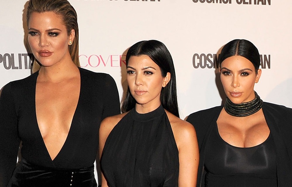 Kim Kardashian "phát ốm" với bạn trai của em gái - 7
Hai chị của Khloe chi hàng chục nghìn đô la mua quà tặng cháu gái mới sinh.