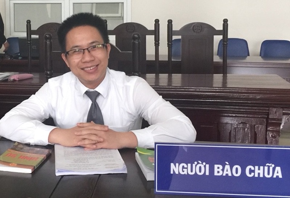 Vụ cổ phần hóa HACINCO: Giám đốc chồng chất sai phạm, nhà đầu tư "cạn nước mắt"! - 2
Luật sư Phạm Quang Biên - Giám đốc Hãng Luật IMC cho rằng nguyên nhân sự việc xuất phát từ những sai phạm chồng chất của giám đốc doanh nghiệp này.