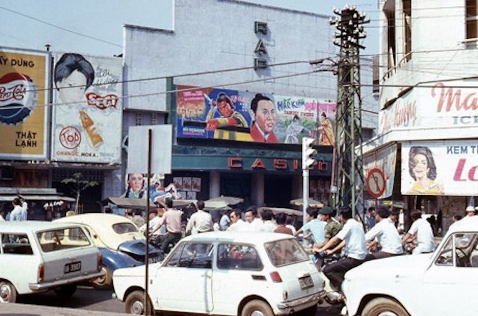 Hoài niệm với chùm ảnh đường phố Việt Nam những thập niên 1950, 1960 - 7 Sang tới những năm 1970, người dân Sài Gòn đã phải làm quen với nạn kẹt xe.