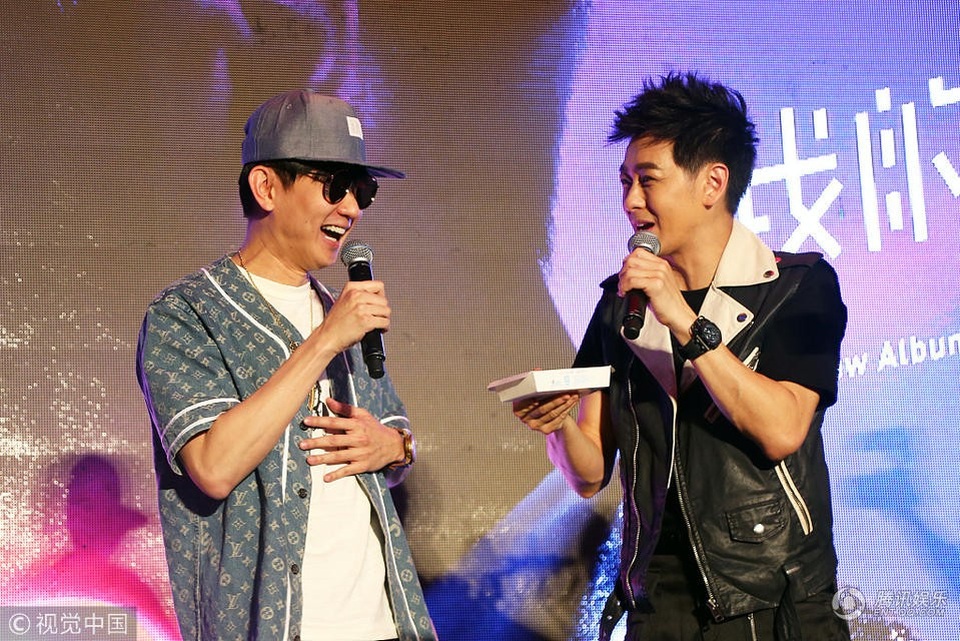 
Lâm Chí Dĩnh là nghệ sĩ cùng lứa với Trần Chí Bằng, Tô Hữu Bằng... Sở hữu ngoại hình thư sinh và trẻ trung, Chí Dĩnh được các đạo diễn ưu ái mời tham dự các bộ phim thần tượng. Vài năm trở lại đây, Chí Dĩnh ít đóng phim nhưng vẫn tham gia các hoạt động ca hát.
