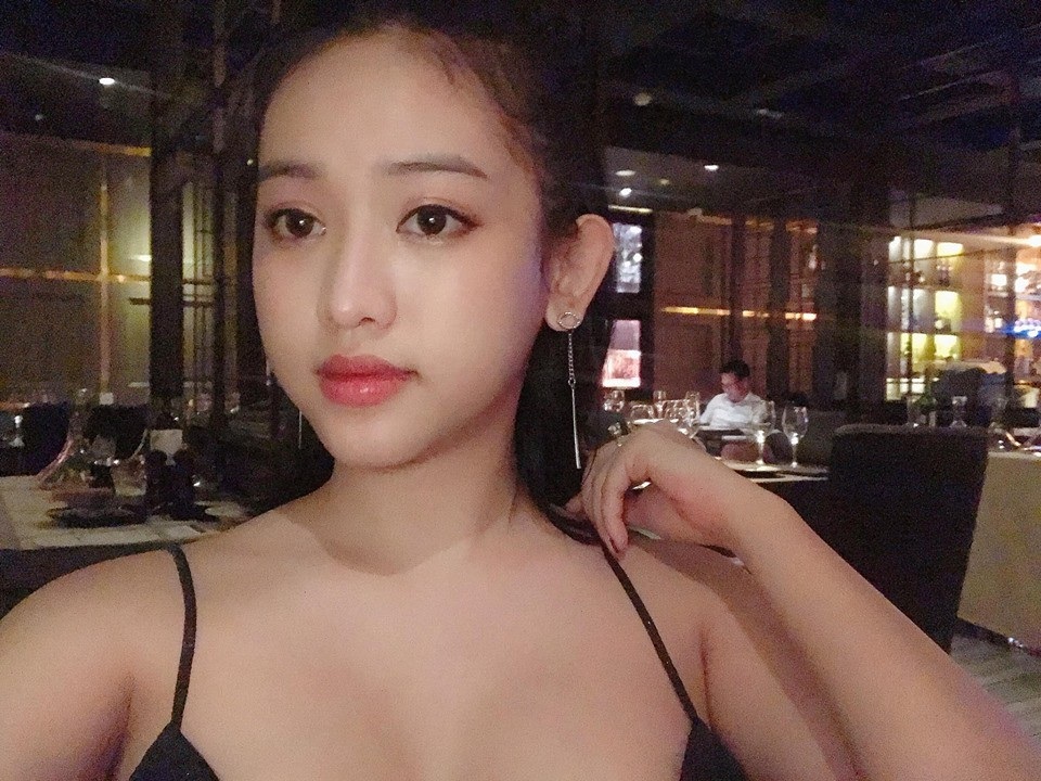 "Giật mình" vì Thúy Vi tăng cân, tung ảnh khoe vòng một lấp ló - 2 "Giật mình" vì Thúy Vi tăng cân, tung ảnh khoe vòng một lấp ló - 2