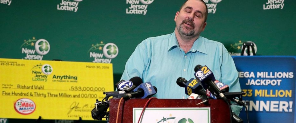 Cảm giác của ông Richard Wahl khi có mặt để nhận giải độc đắc lớn thứ 4 nước Mỹ từ trước đến nay vẫn là không tin vào sự thật. (Nguồn: AP Photo / Julio Cortez)