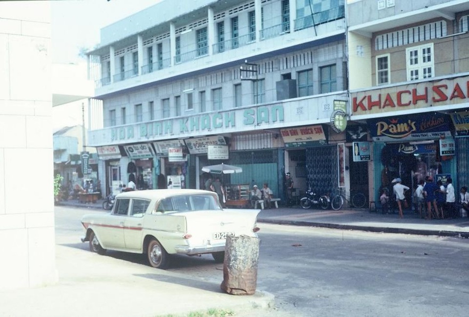 Hoài niệm với chùm ảnh đường phố Việt Nam những thập niên 1950, 1960 - 10 Khu khách sạn được xây dựng khá hiện đại ở Vũng Tàu, chịu sự ảnh hưởng lớn từ văn hóa Mỹ.