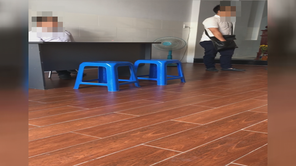 Thu hàng chục triệu đồng/ngày, công ty môi giới việc làm... liên tục đổi trụ sở - 1 Các công ty tư vấn ma chỉ có vài chiếc bàn làm việc như thế này