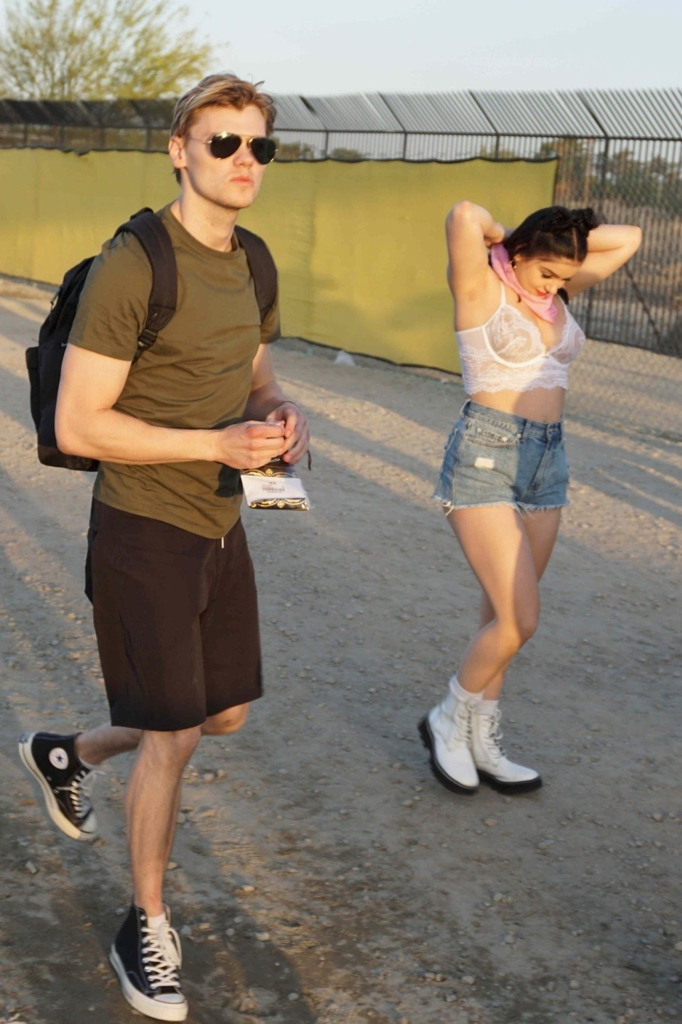 Ariel Winter khoe ngực khủng khi đi xem ca nhạc - 5
Ariel Winter bên bạn trai Levi, 30 tuổi