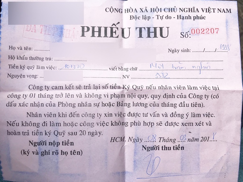 Thu hàng chục triệu đồng/ngày, công ty môi giới việc làm... liên tục đổi trụ sở - 2 Biên lai thu tiền của công ty không hề có mộc đỏ hay tên của nhân viên