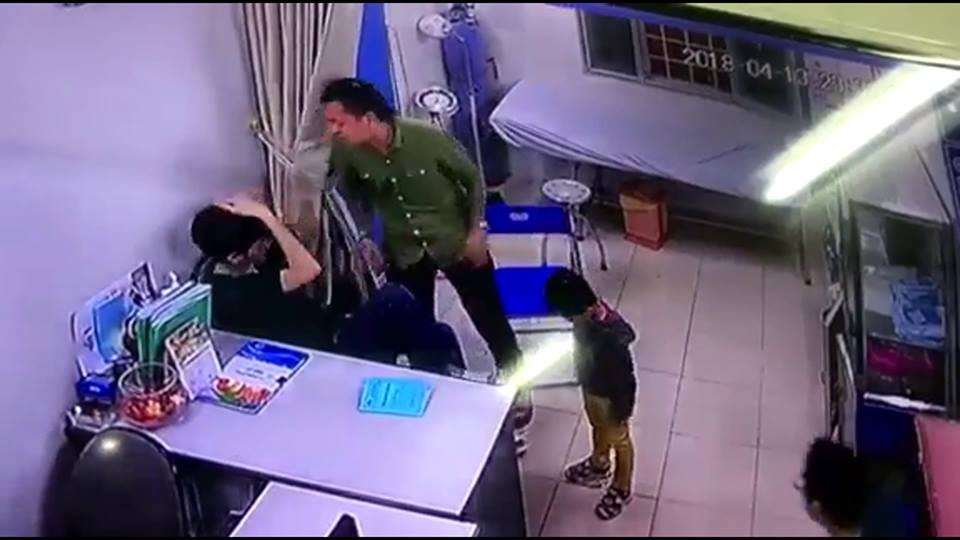 Bác sĩ chỉ kinh nghiệm “nhận diện” nguy cơ bị hành hung - 1 Bác sĩ chỉ kinh nghiệm “nhận diện” nguy cơ bị hành hung - 1