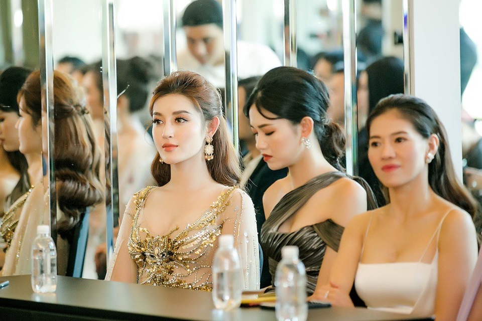 Huyền My hội ngộ hai Hoa hậu đẹp nhất thế giới tại TP.HCM - 5 Huyền My hội ngộ hai Hoa hậu đẹp nhất thế giới tại TP.HCM - 5