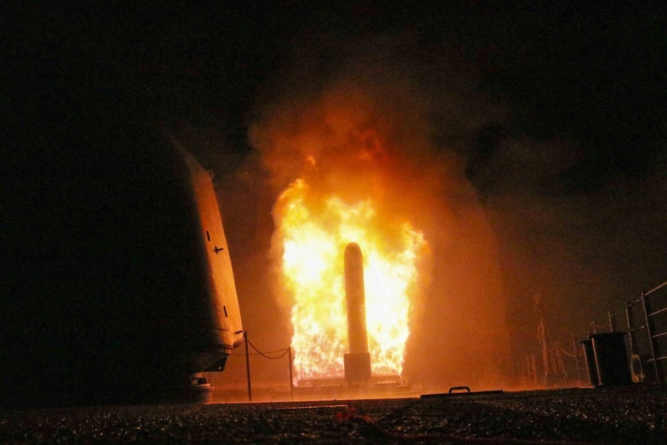 Mỹ tốn bao nhiêu cho cuộc không kích Syria? - 1
Tên lửa Tomahawk được phóng từ tàu chiến Mỹ nhằm vào Syria rạng sáng 14/4. (Ảnh: Getty)