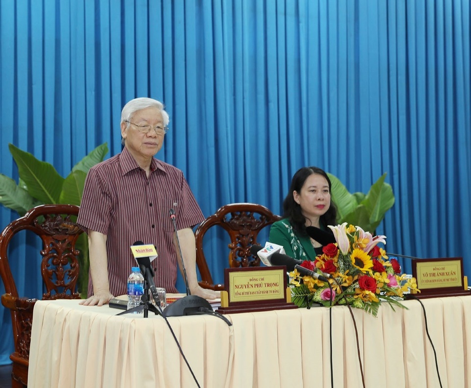 
Tổng Bí thư Nguyễn Phú Trọng phát biểu tại buổi làm việc với các thành viên Ban Thường vụ Tỉnh ủy và lãnh đạo chủ chốt tỉnh An Giang
